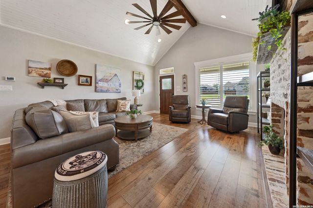 120 magnolia, La Vernia, TX 78121