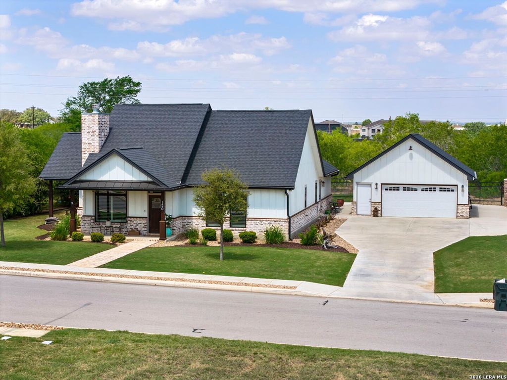 120 magnolia, La Vernia, TX 78121