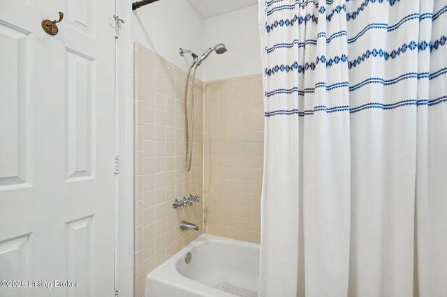 1600 Saratoga Trace, Goshen, KY 40026