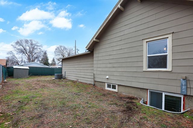 1027 E Wabash Ave, Spokane, WA 99207