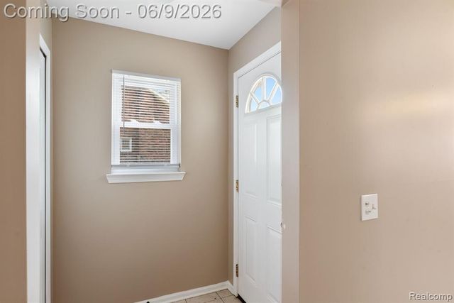 3260 Sashabaw Road, Waterford, MI 48329