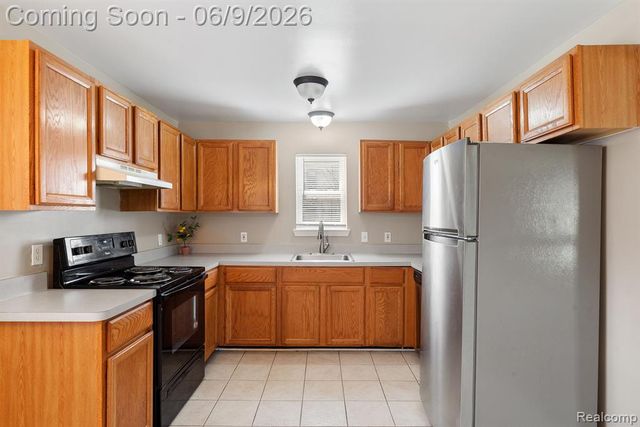 3260 Sashabaw Road, Waterford, MI 48329