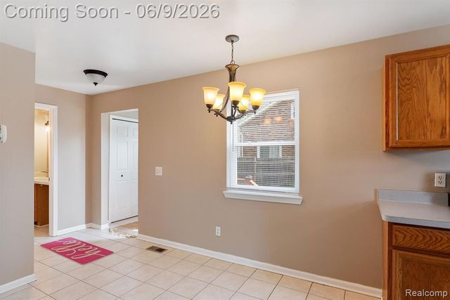 3260 Sashabaw Road, Waterford, MI 48329