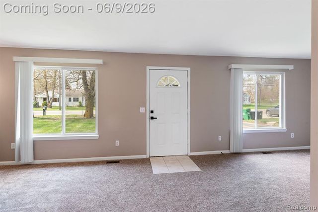 3260 Sashabaw Road, Waterford, MI 48329