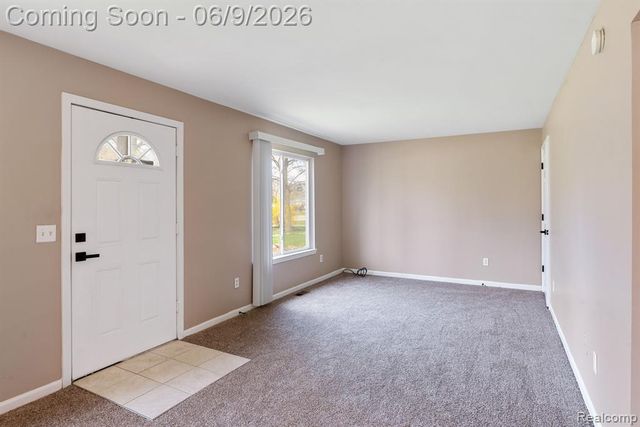 3260 Sashabaw Road, Waterford, MI 48329
