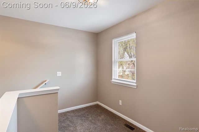 3260 Sashabaw Road, Waterford, MI 48329