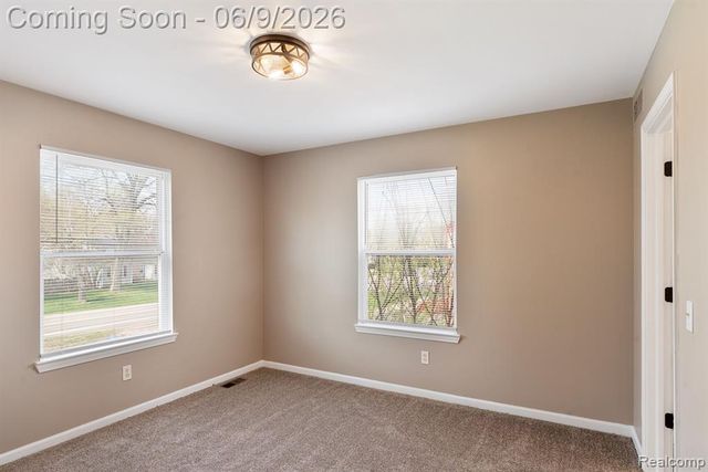 3260 Sashabaw Road, Waterford, MI 48329