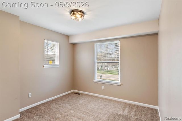 3260 Sashabaw Road, Waterford, MI 48329