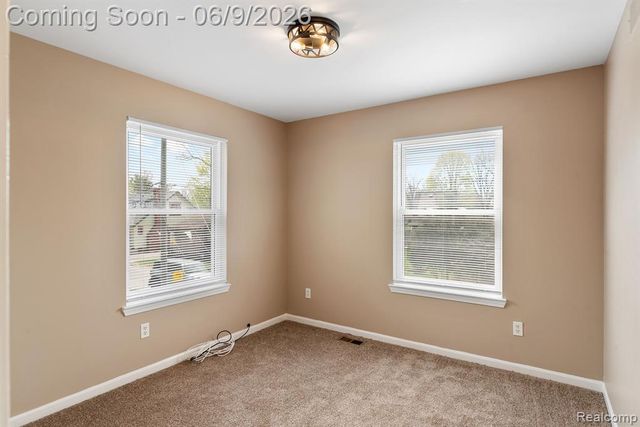 3260 Sashabaw Road, Waterford, MI 48329