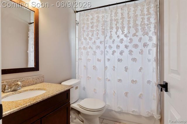 3260 Sashabaw Road, Waterford, MI 48329