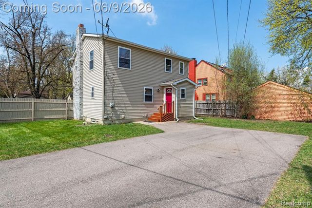3260 Sashabaw Road, Waterford, MI 48329