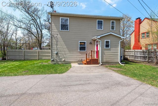 3260 Sashabaw Road, Waterford, MI 48329
