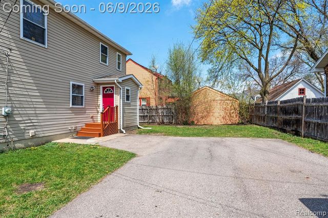 3260 Sashabaw Road, Waterford, MI 48329