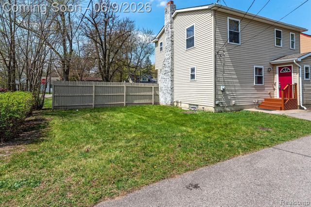 3260 Sashabaw Road, Waterford, MI 48329