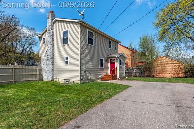 3260 Sashabaw Road, Waterford, MI 48329