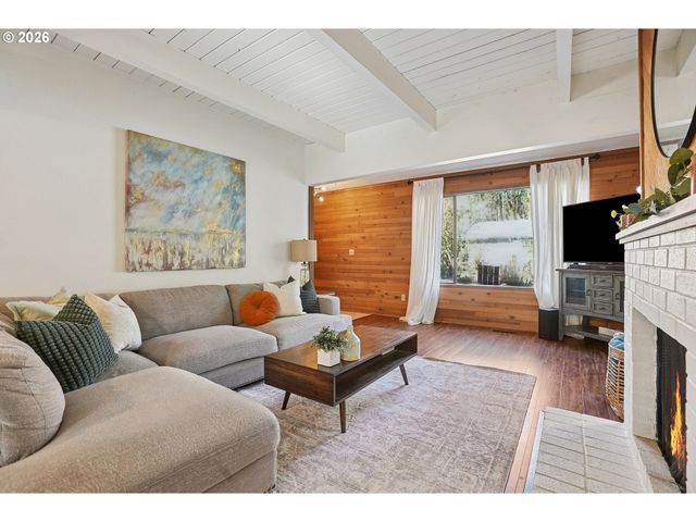 13 MOUNTAIN Cir, Lake Oswego, OR 97035