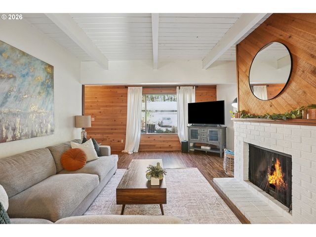 13 MOUNTAIN Cir, Lake Oswego, OR 97035