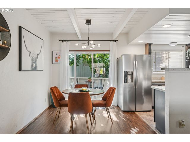 13 MOUNTAIN Cir, Lake Oswego, OR 97035