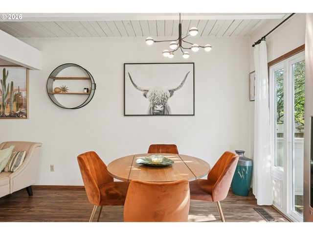 13 MOUNTAIN Cir, Lake Oswego, OR 97035