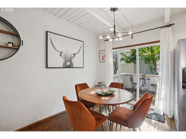 13 MOUNTAIN Cir, Lake Oswego, OR 97035