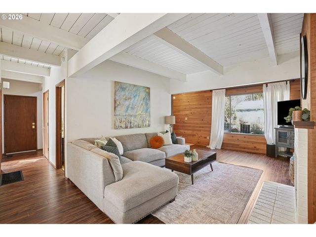 13 MOUNTAIN Cir, Lake Oswego, OR 97035