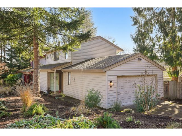13 MOUNTAIN Cir, Lake Oswego, OR 97035