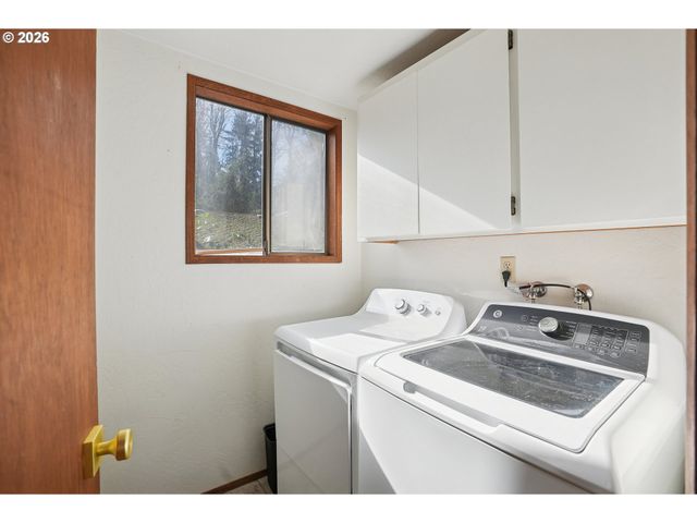 13 MOUNTAIN Cir, Lake Oswego, OR 97035