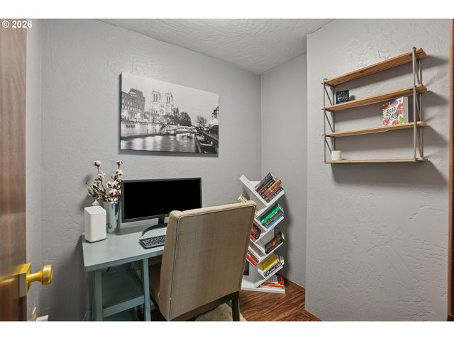 13 MOUNTAIN Cir, Lake Oswego, OR 97035