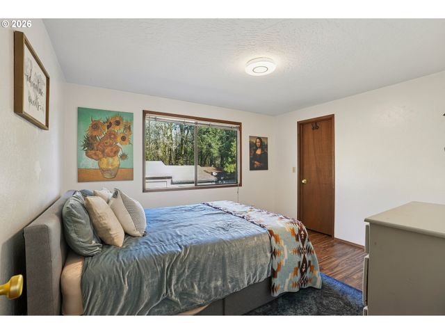 13 MOUNTAIN Cir, Lake Oswego, OR 97035