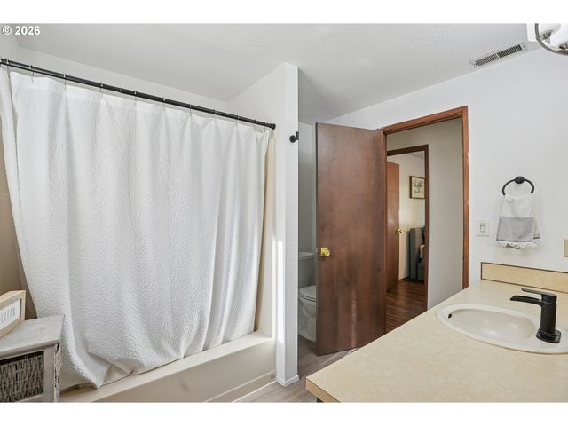 13 MOUNTAIN Cir, Lake Oswego, OR 97035