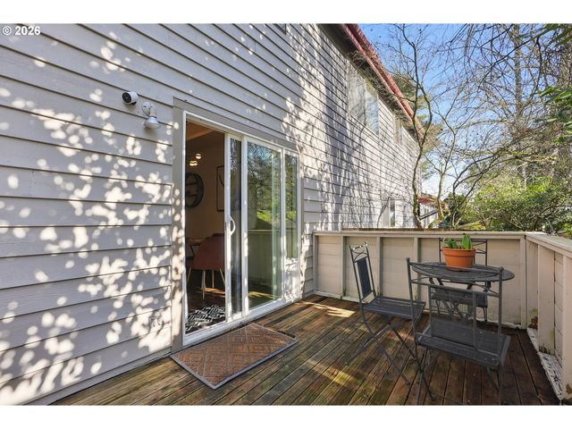 13 MOUNTAIN Cir, Lake Oswego, OR 97035