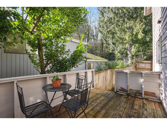 13 MOUNTAIN Cir, Lake Oswego, OR 97035