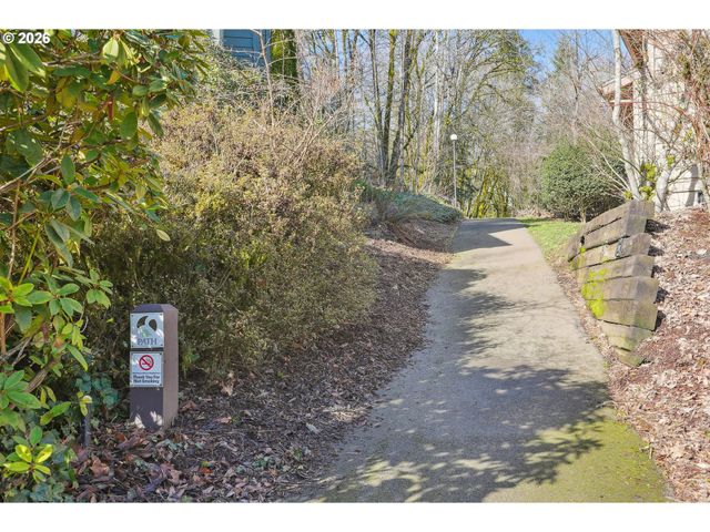 13 MOUNTAIN Cir, Lake Oswego, OR 97035