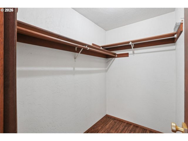 13 MOUNTAIN Cir, Lake Oswego, OR 97035
