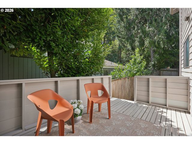 13 MOUNTAIN Cir, Lake Oswego, OR 97035