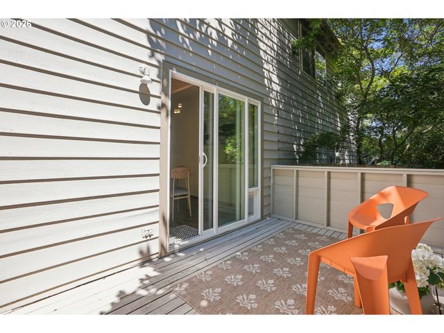 13 MOUNTAIN Cir, Lake Oswego, OR 97035