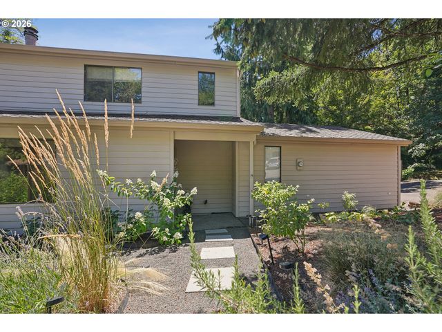 13 MOUNTAIN Cir, Lake Oswego, OR 97035