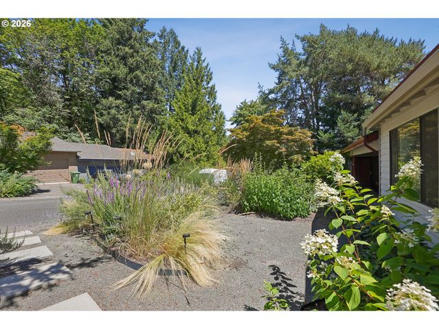 13 MOUNTAIN Cir, Lake Oswego, OR 97035