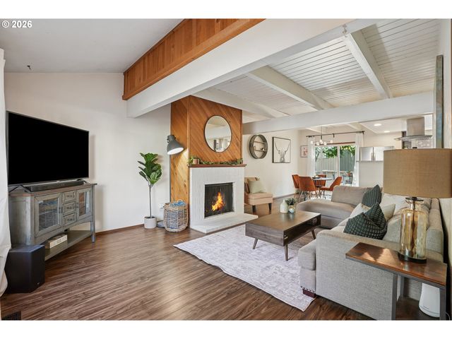 13 MOUNTAIN Cir, Lake Oswego, OR 97035