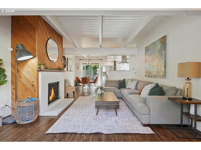 13 MOUNTAIN Cir, Lake Oswego, OR 97035