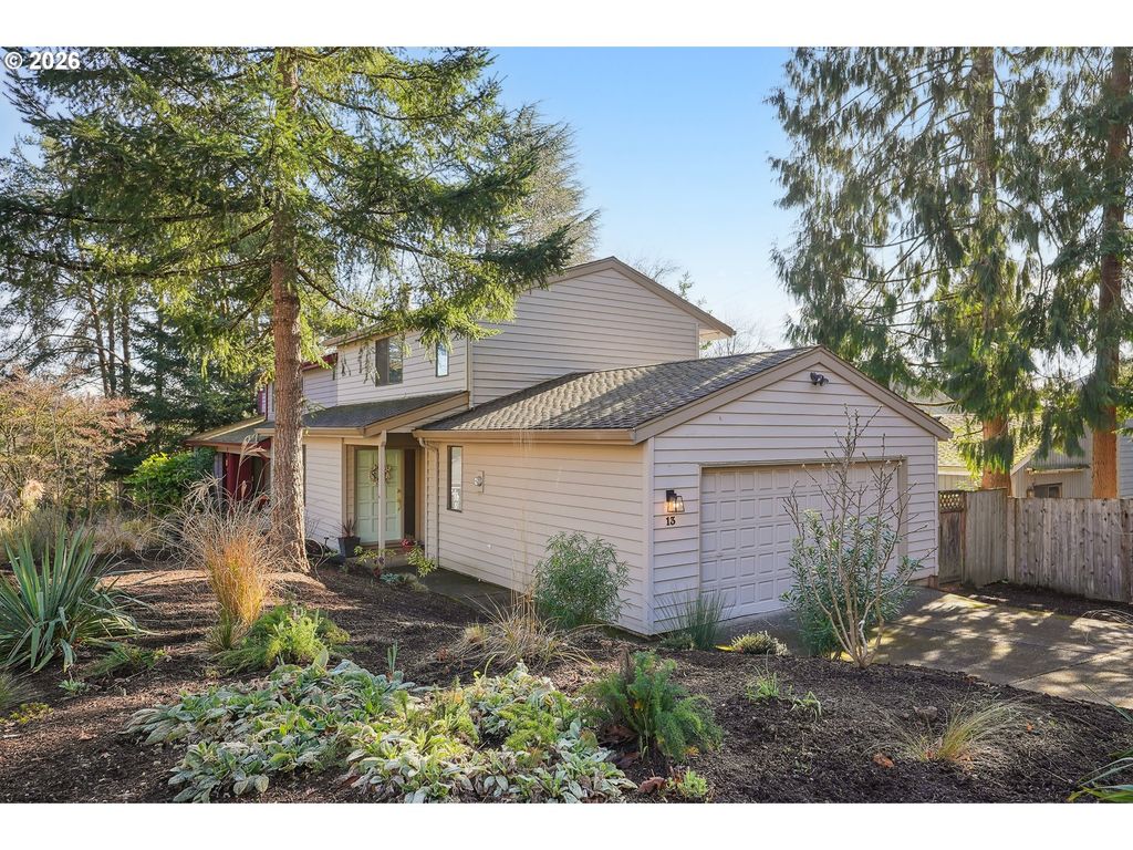 13 MOUNTAIN Cir, Lake Oswego, OR 97035
