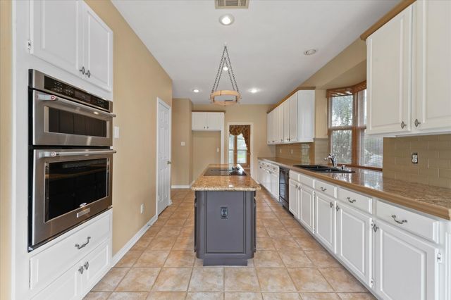 525 Springhill Drive, Hurst, TX 76054