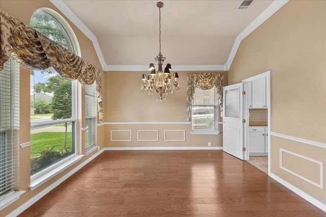 525 Springhill Drive, Hurst, TX 76054