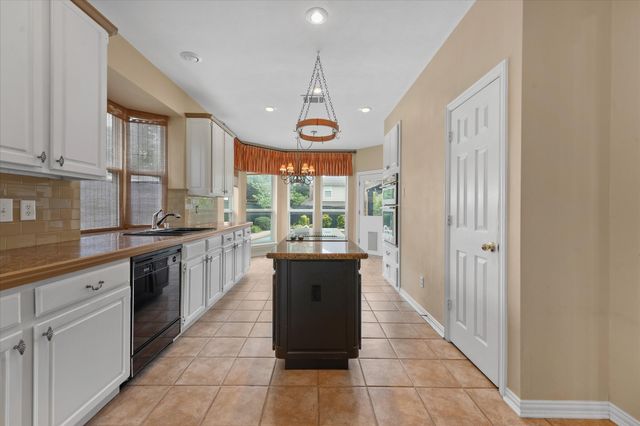 525 Springhill Drive, Hurst, TX 76054
