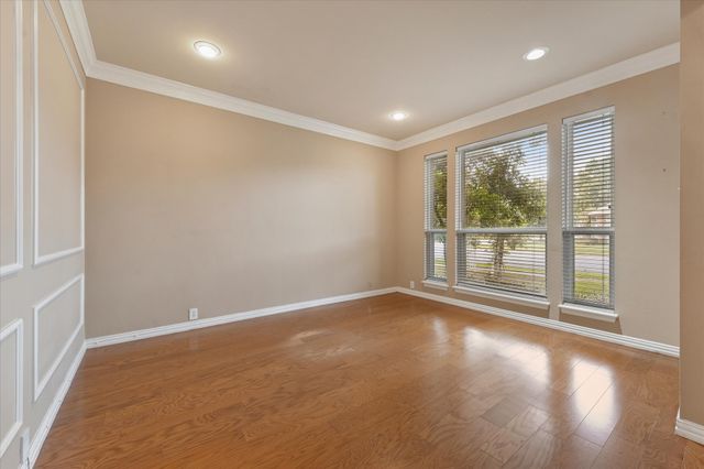 525 Springhill Drive, Hurst, TX 76054