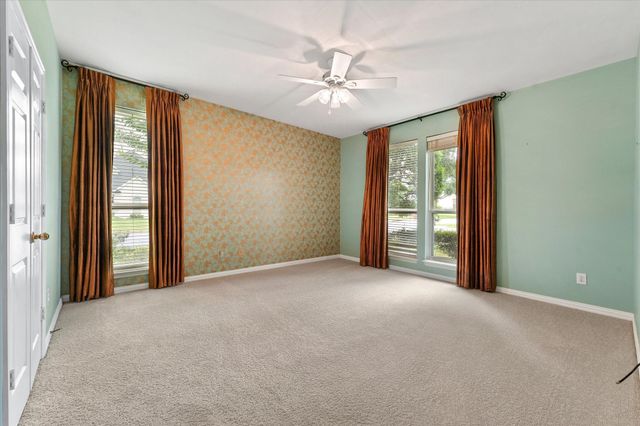 525 Springhill Drive, Hurst, TX 76054