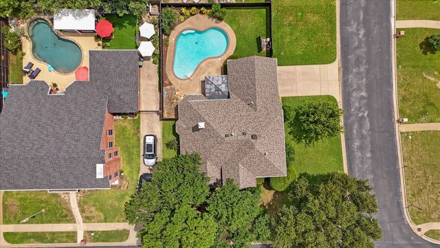 525 Springhill Drive, Hurst, TX 76054