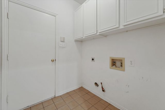 525 Springhill Drive, Hurst, TX 76054
