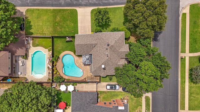 525 Springhill Drive, Hurst, TX 76054
