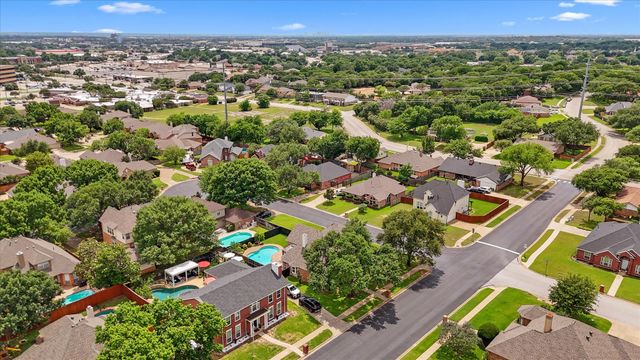 525 Springhill Drive, Hurst, TX 76054